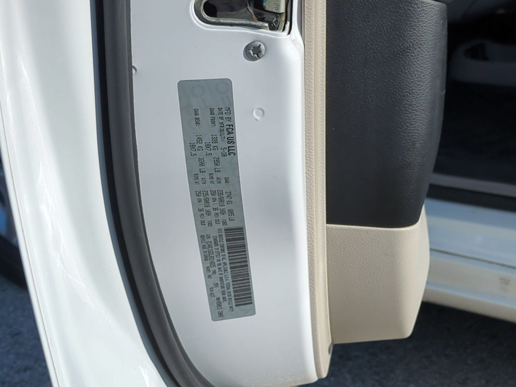 Thumbnail: 2018 Chrysler Pacifica - 34