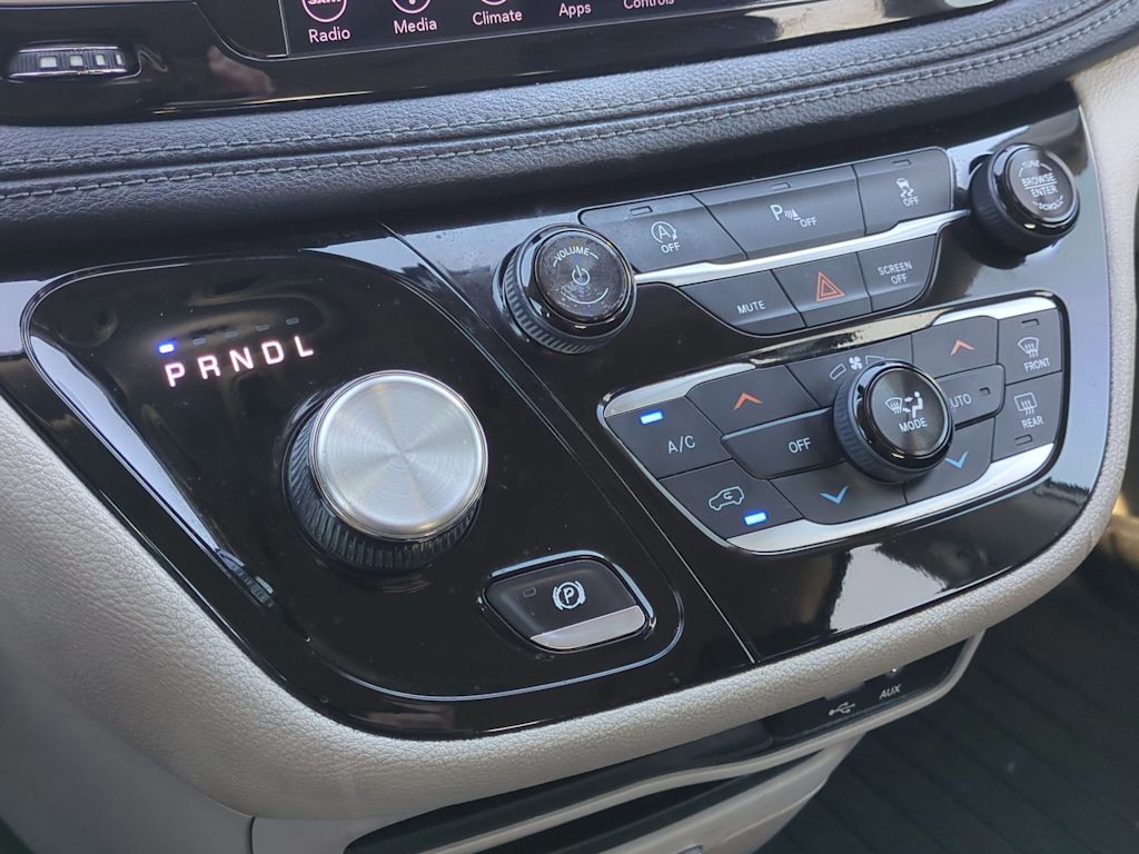 Thumbnail: 2018 Chrysler Pacifica - 28