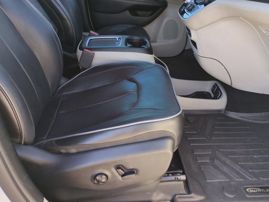 Thumbnail: 2018 Chrysler Pacifica - 12