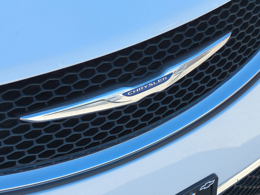 Thumbnail: 2018 Chrysler Pacifica - 33