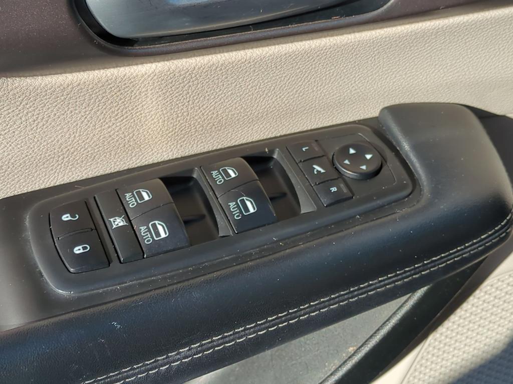 Thumbnail: 2018 Chrysler Pacifica - 31