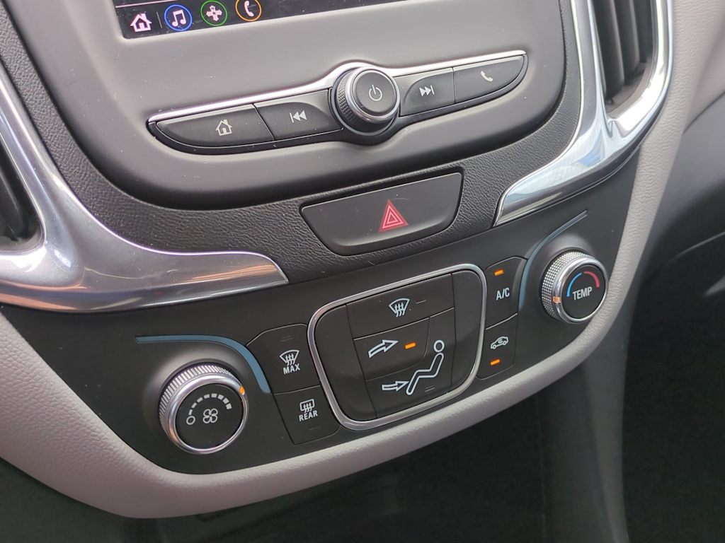 Thumbnail: 2020 Chevrolet Equinox - 25