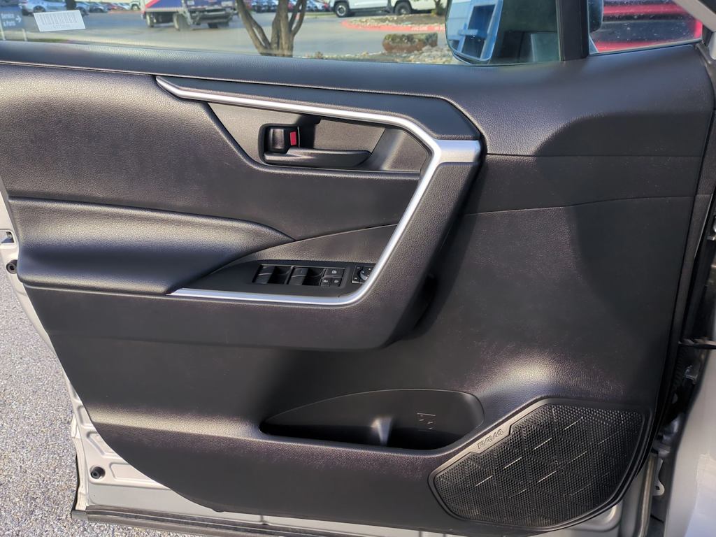 Thumbnail: 2022 Toyota RAV4 - 29