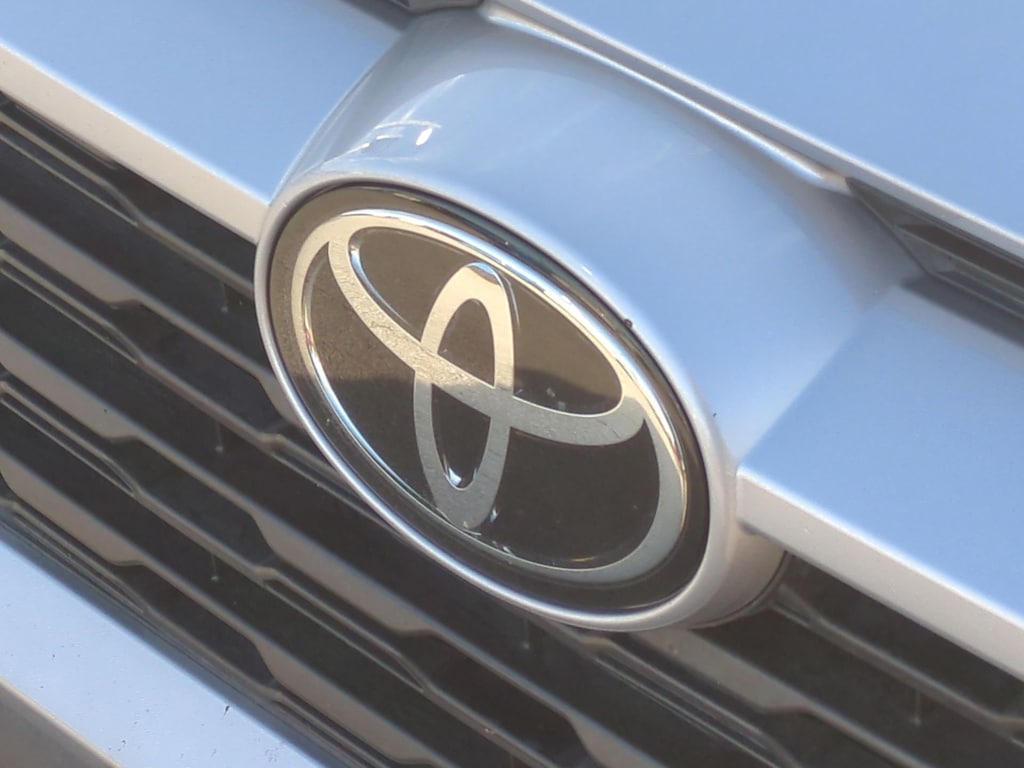 Thumbnail: 2022 Toyota RAV4 - 7