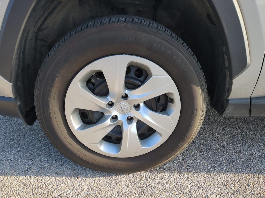 Thumbnail: 2022 Toyota RAV4 - 8