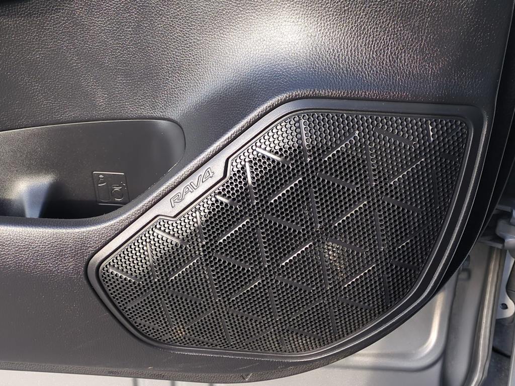 Thumbnail: 2022 Toyota RAV4 - 31