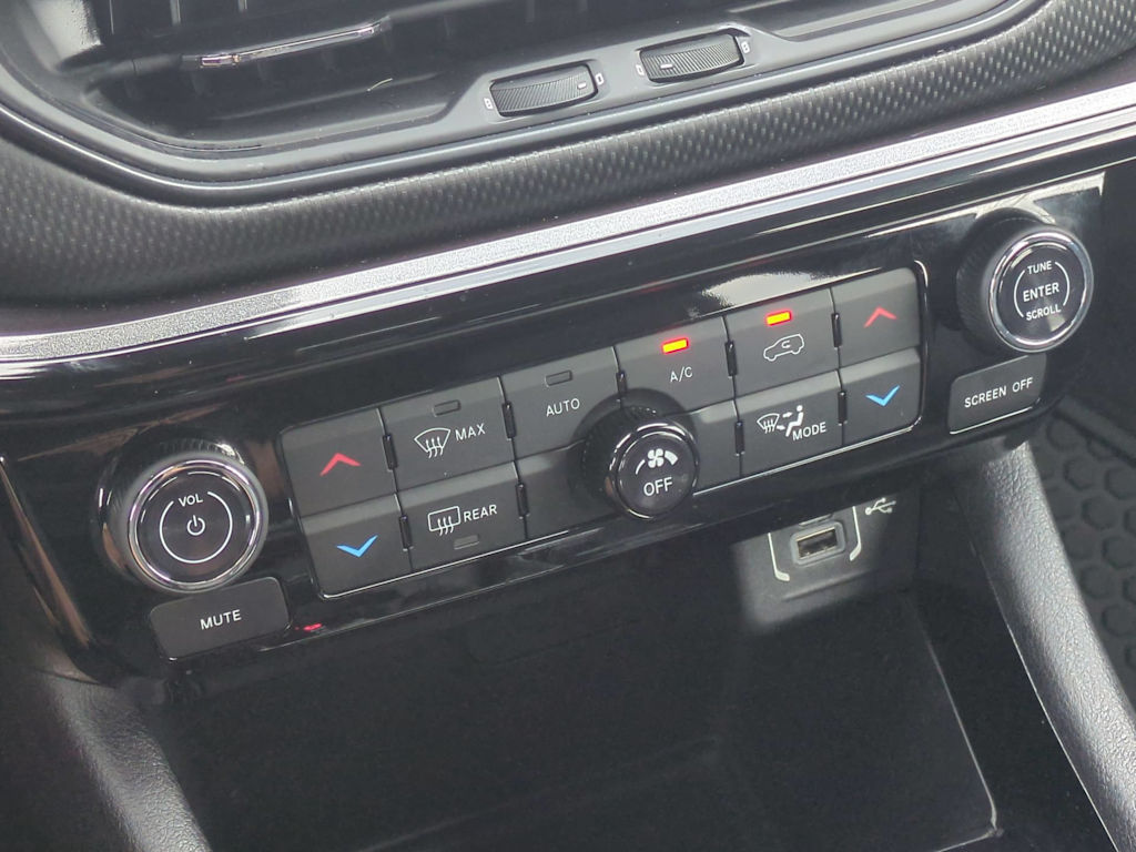 Thumbnail: 2023 Jeep Compass - 24