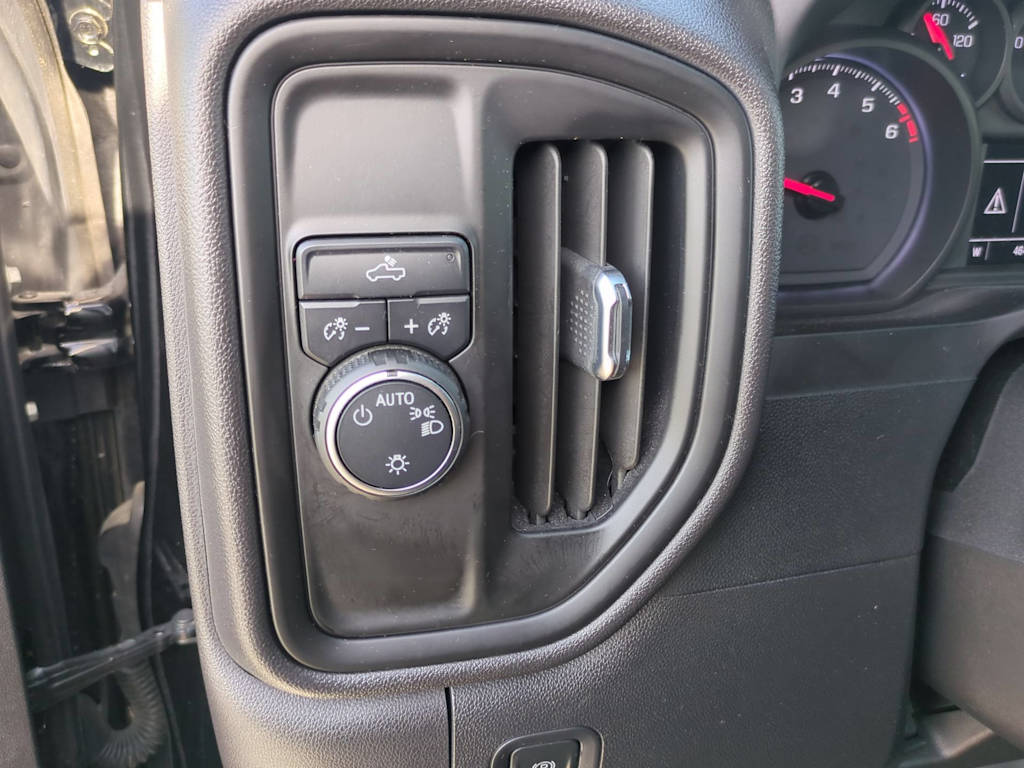 Thumbnail: 2023 Chevrolet Silverado 1500 - 34