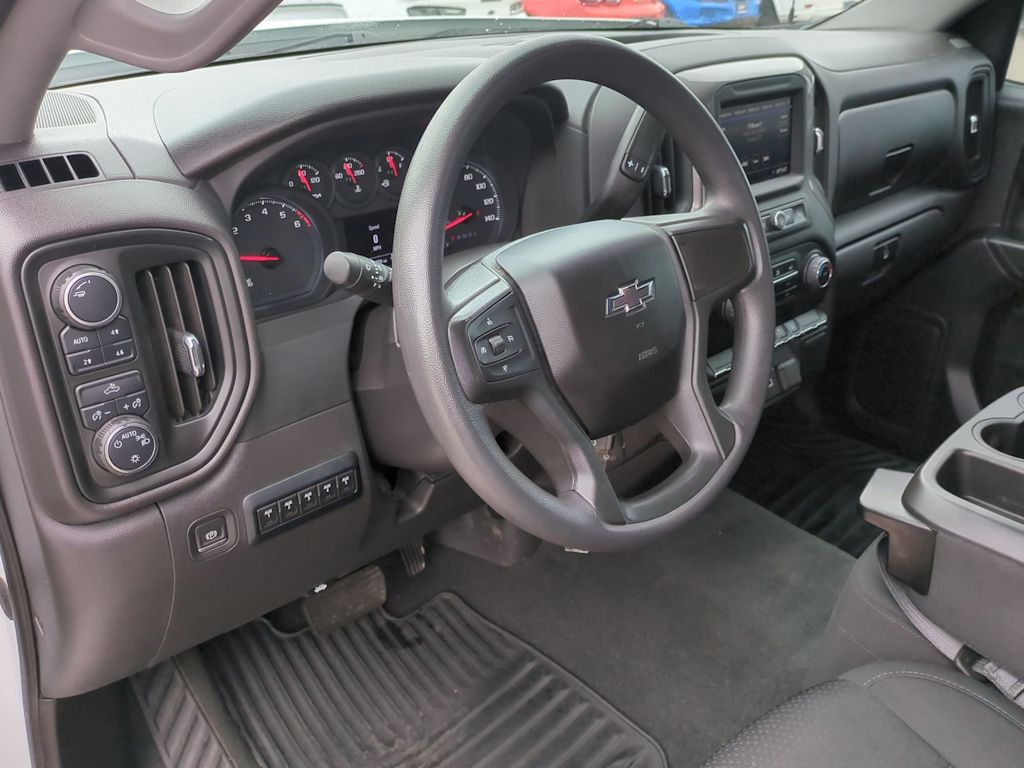2022 Chevrolet Silverado 1500 Custom 2