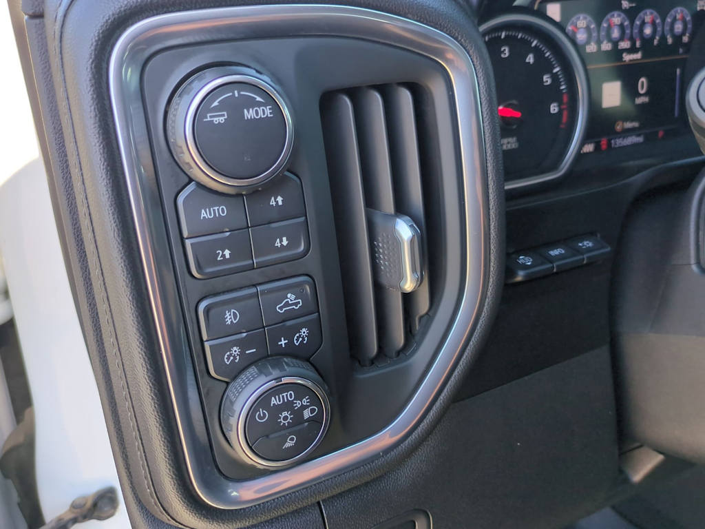 Thumbnail: 2020 Chevrolet Silverado 1500 - 36