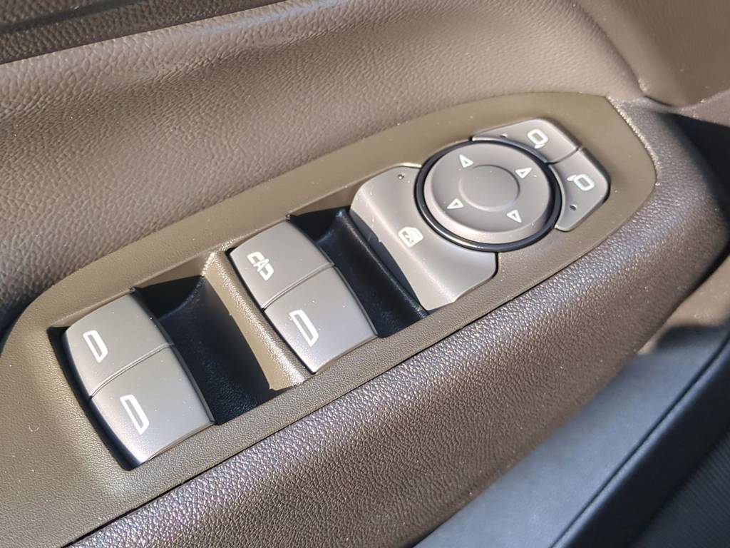 Thumbnail: 2023 Chevrolet Equinox - 32