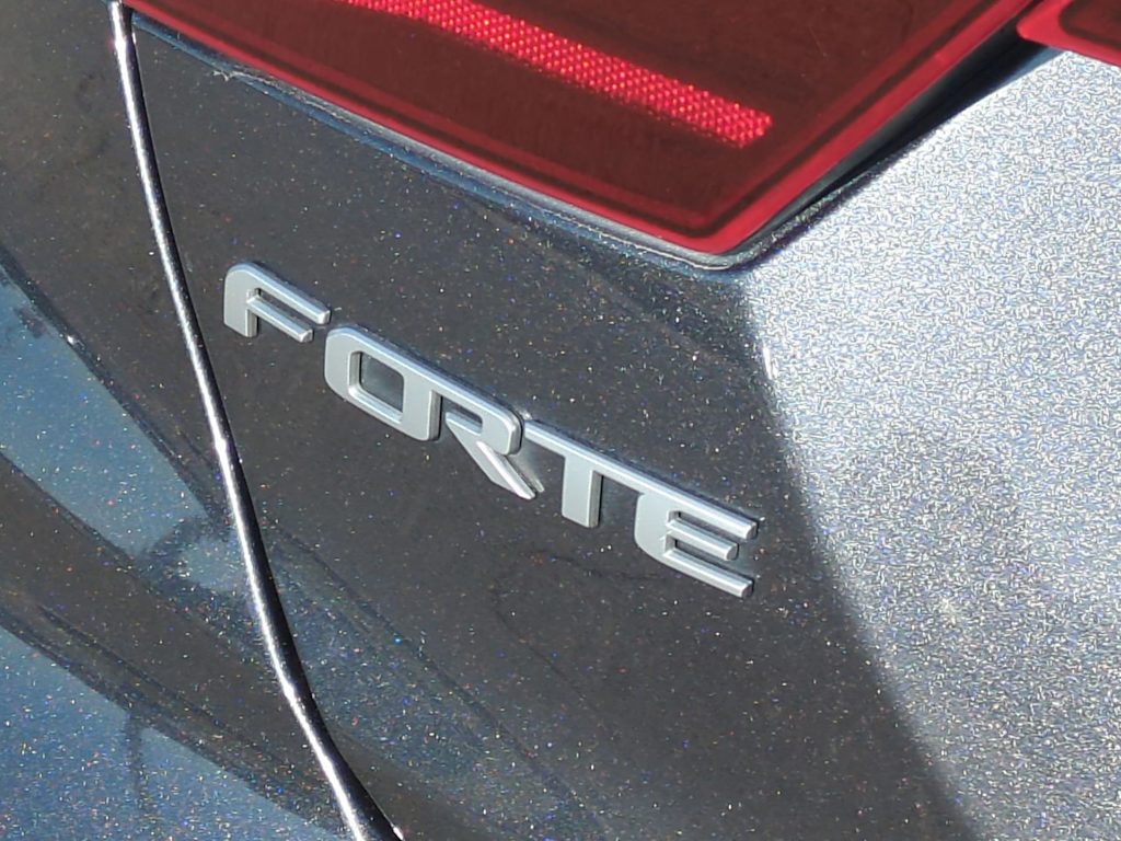 Thumbnail: 2023 Kia Forte - 31