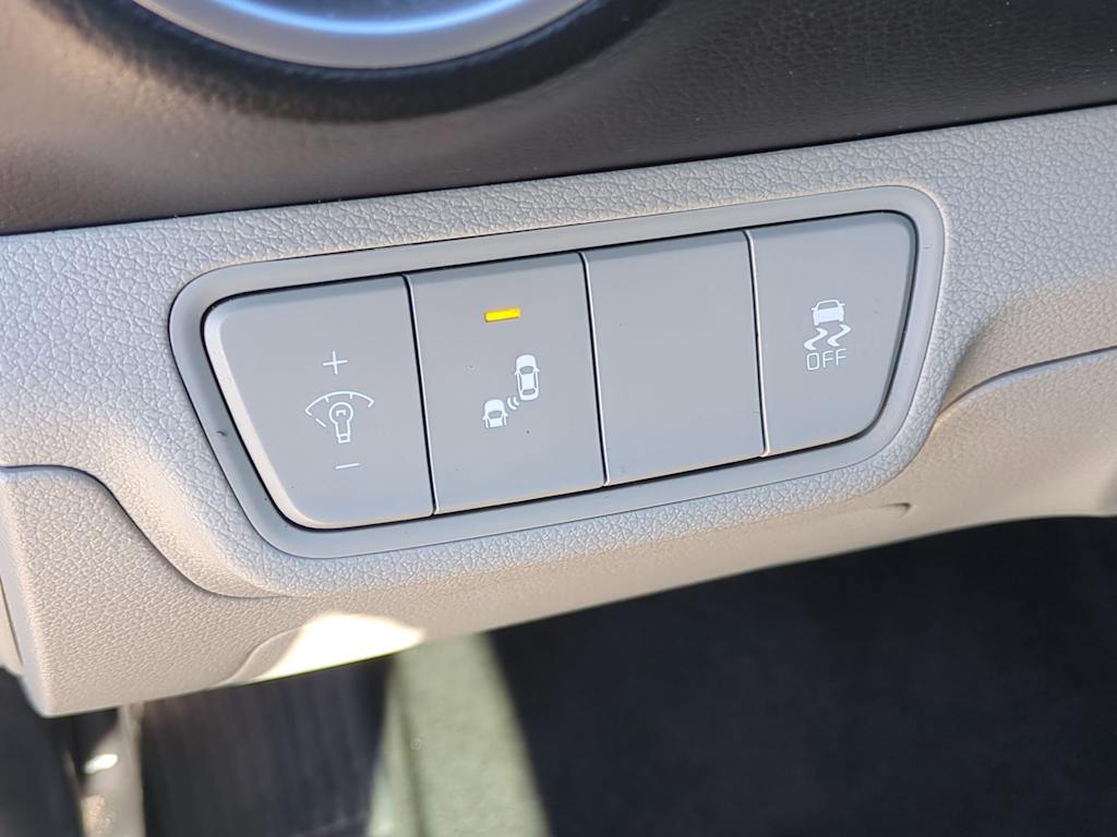 Thumbnail: 2023 Kia Forte - 32