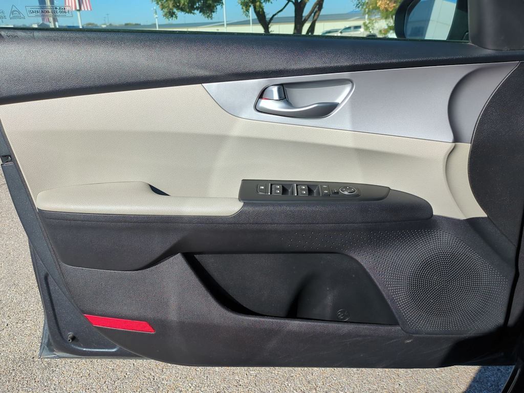 Thumbnail: 2023 Kia Forte - 26