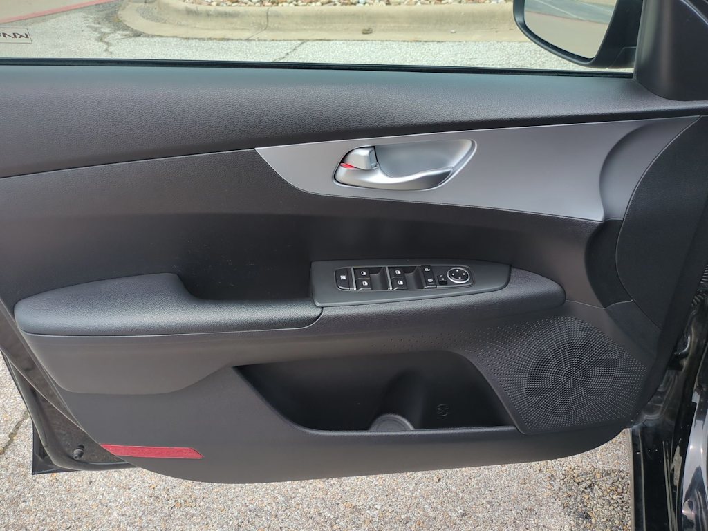 Thumbnail: 2023 Kia Forte - 27