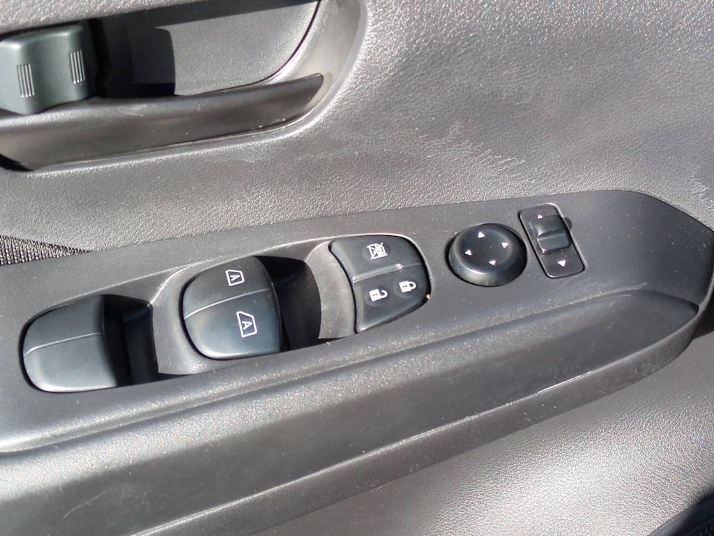 Thumbnail: 2023 Nissan Kicks - 29