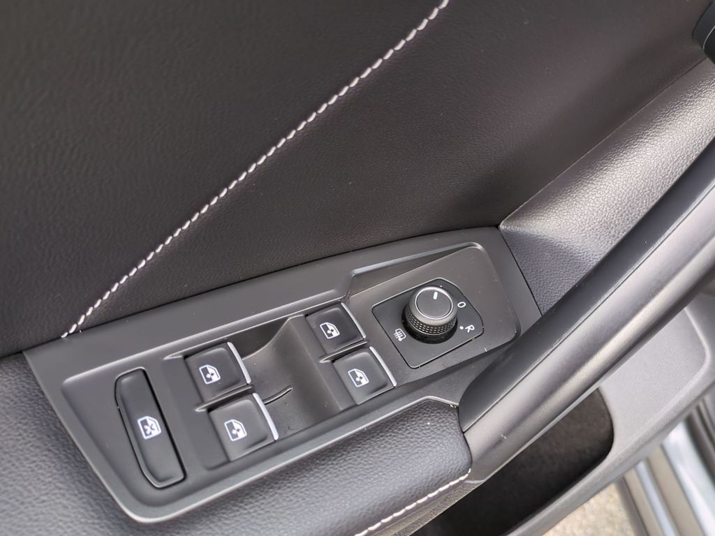 2023 Volkswagen Tiguan SE R-Line Black 31