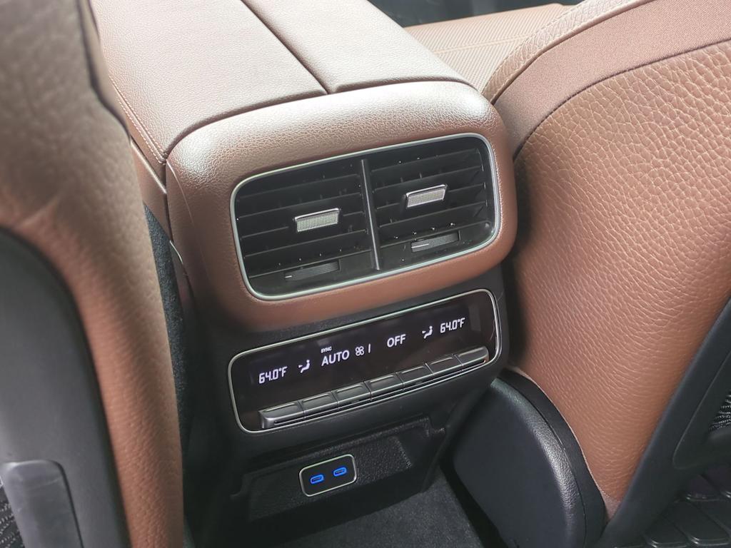 2025 Mercedes-Benz GLS 450 29