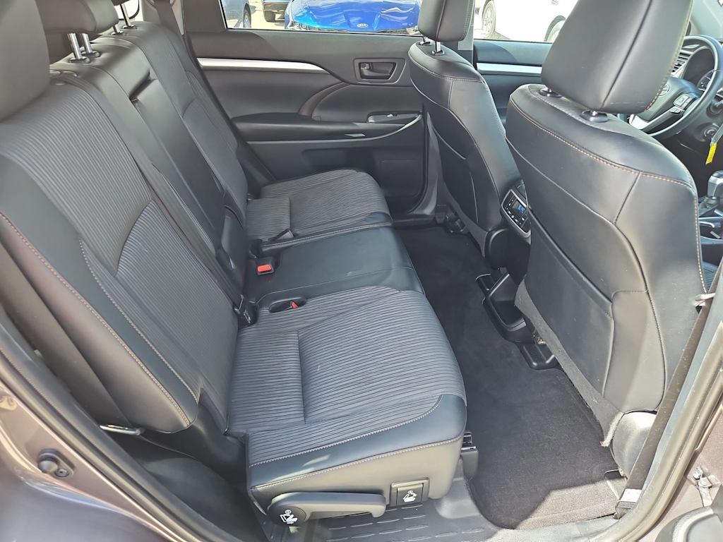2019 Toyota Highlander Plus 30