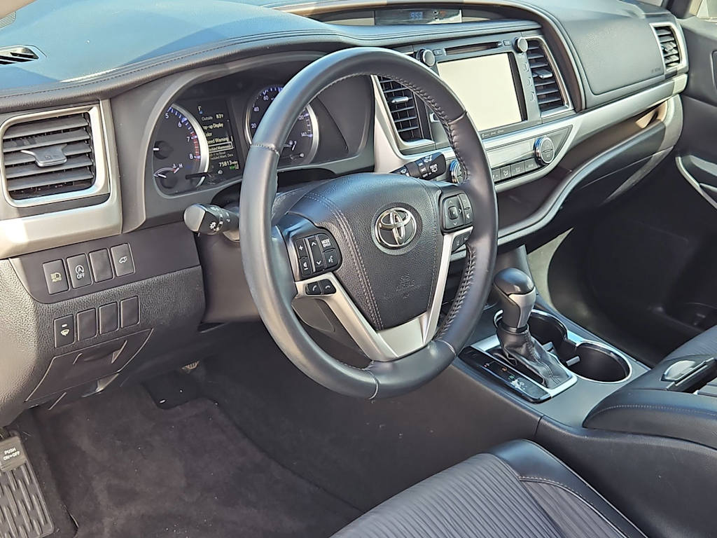 2019 Toyota Highlander Plus 2