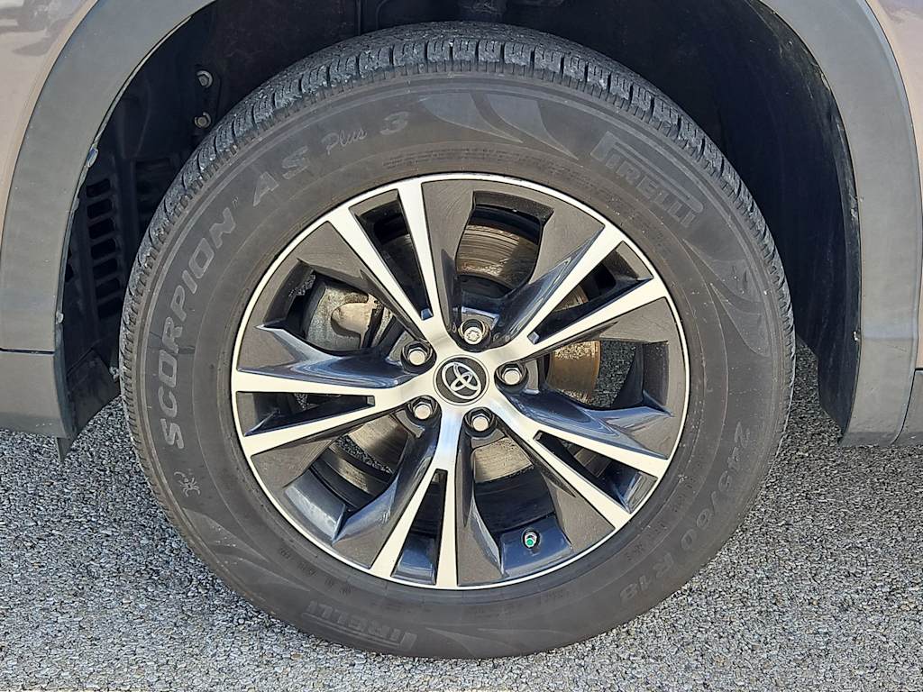 2019 Toyota Highlander Plus 8