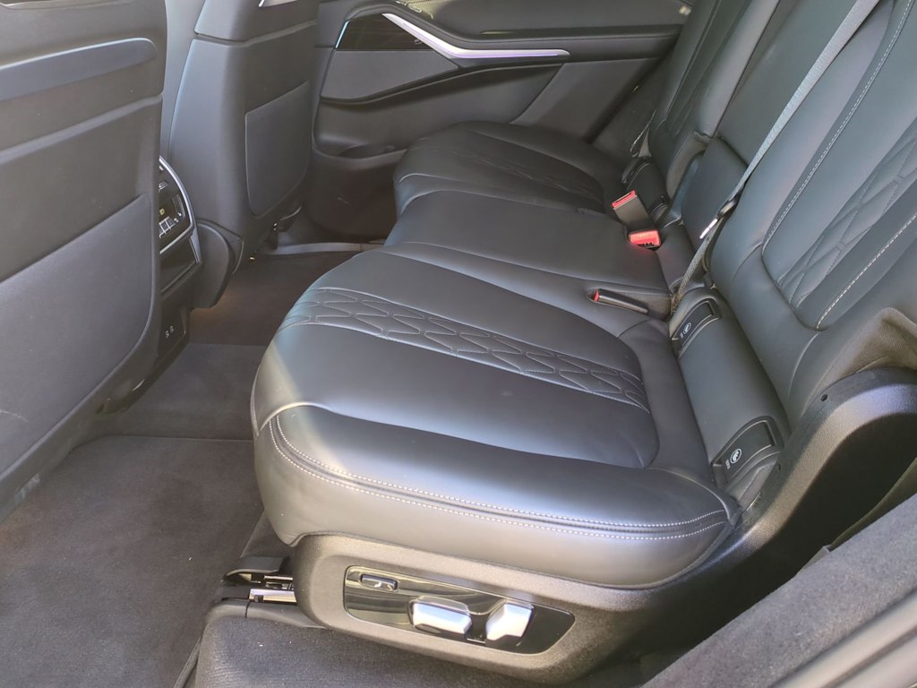 Thumbnail: 2025 BMW X7 - 12