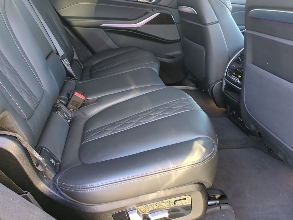 Thumbnail: 2025 BMW X7 - 11