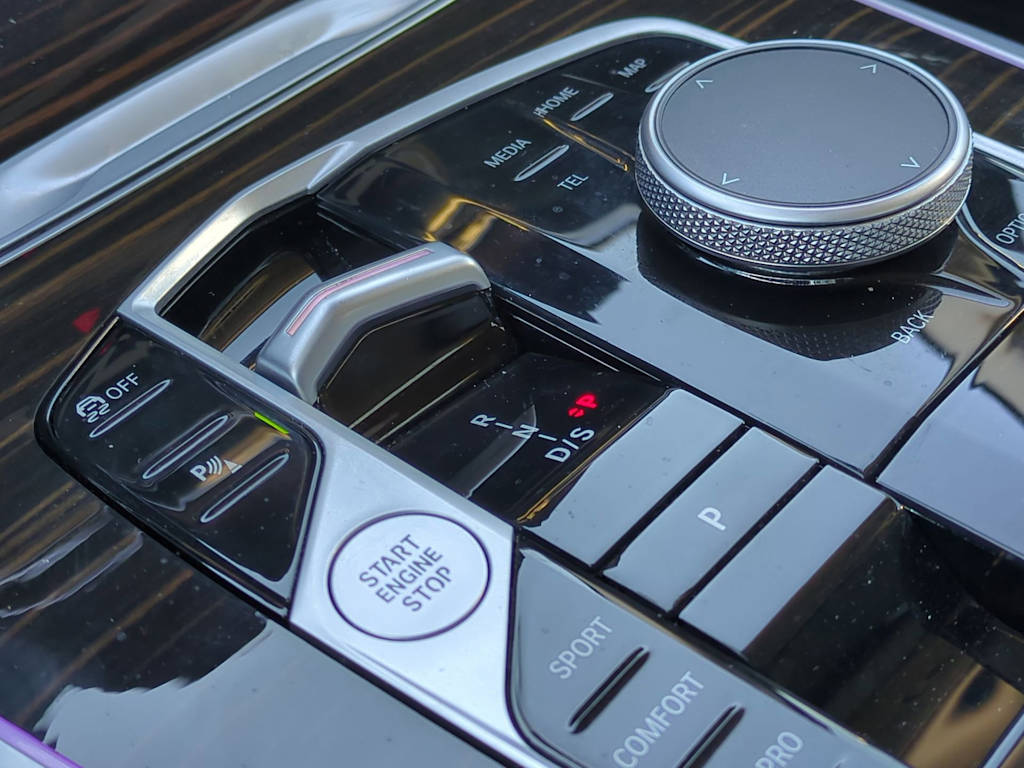 Thumbnail: 2025 BMW X7 - 13