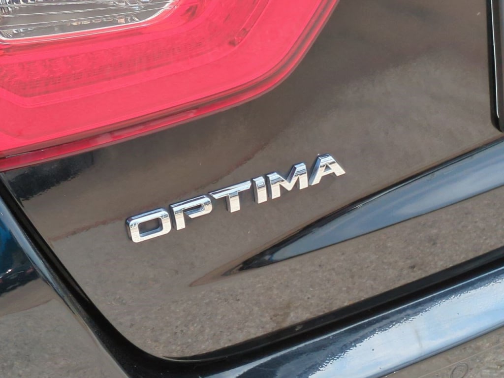 2015 Kia Optima SXL 34