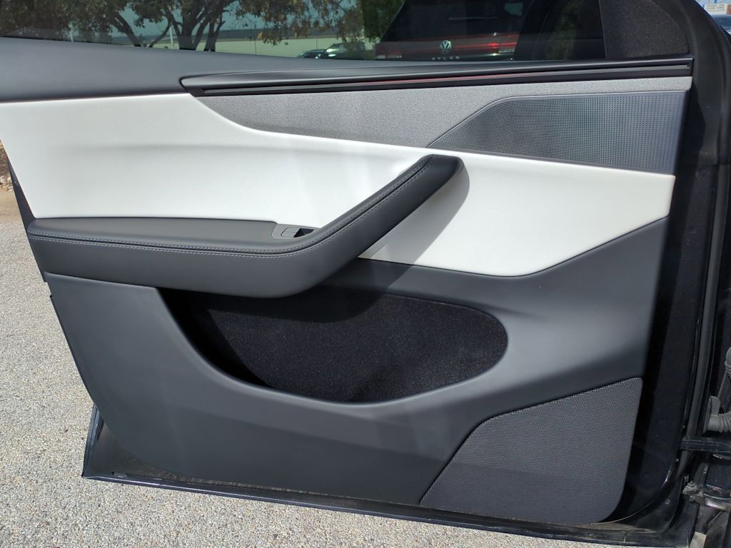 Thumbnail: 2026 Tesla Model Y - 26