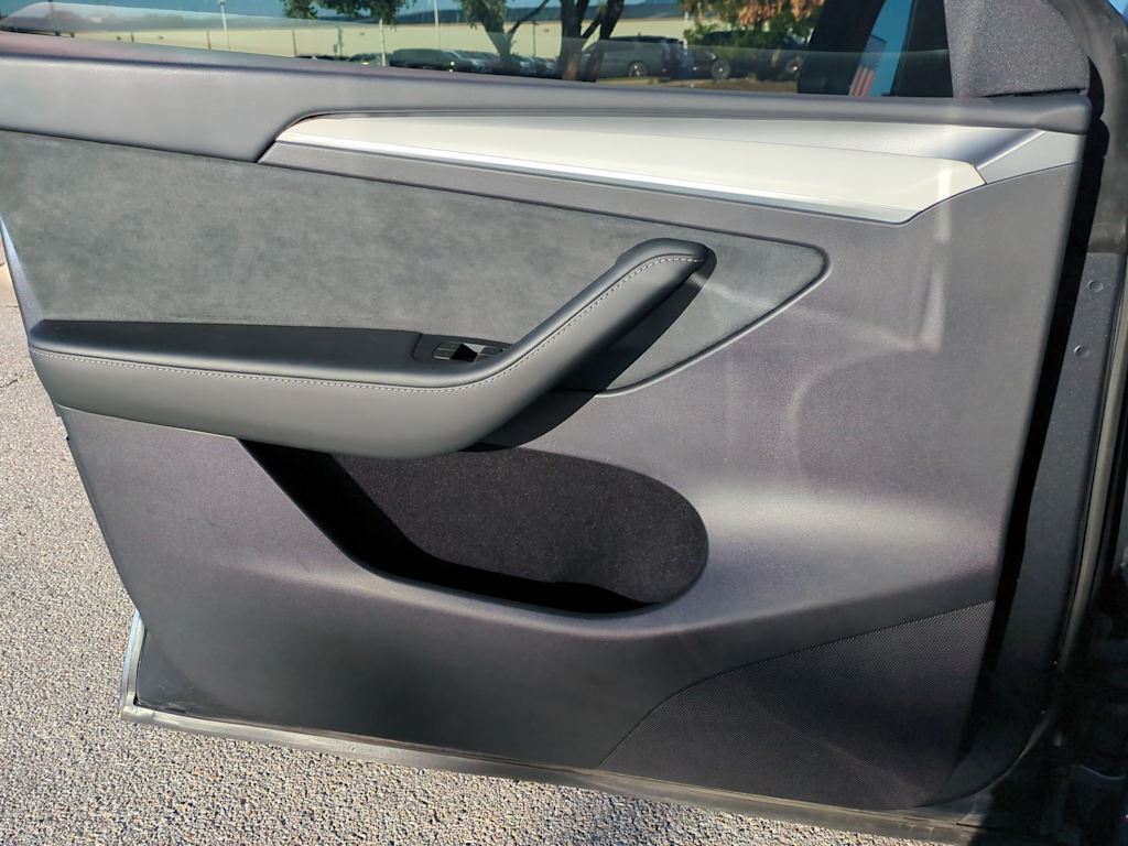 Thumbnail: 2023 Tesla Model Y - 27