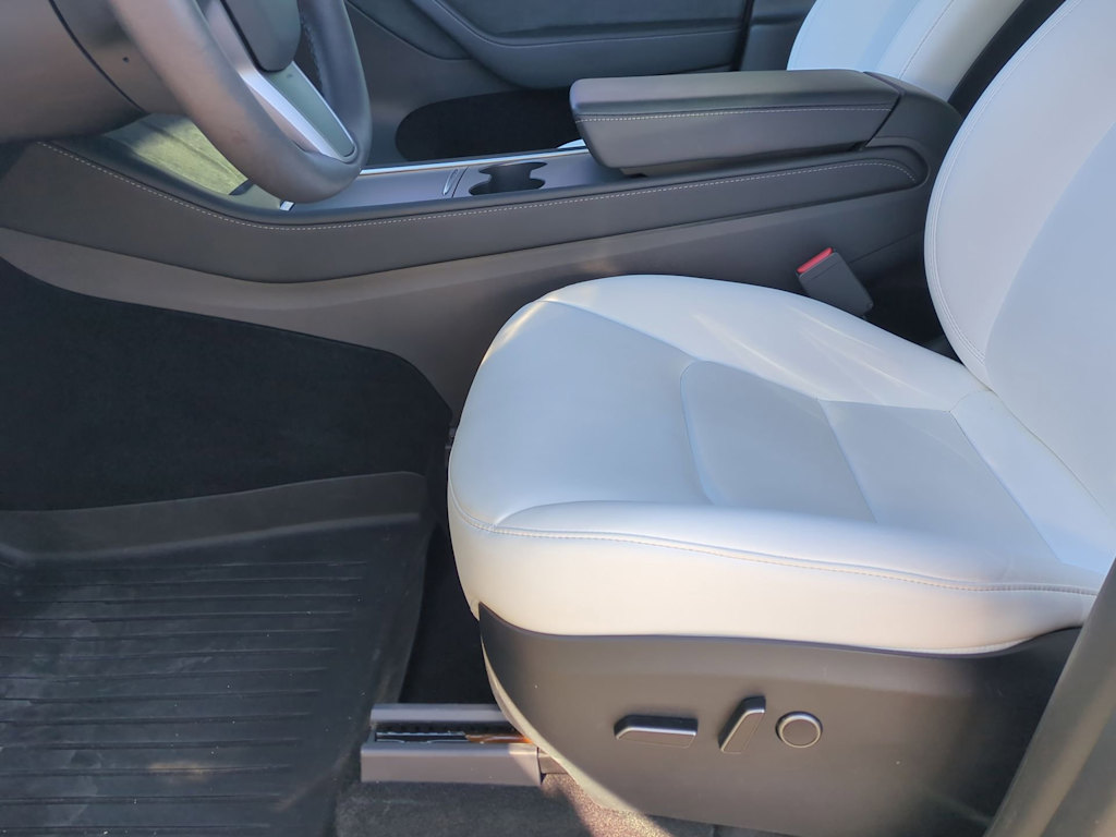 Thumbnail: 2023 Tesla Model Y - 25