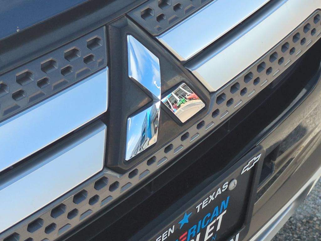 Thumbnail: 2020 Mitsubishi Outlander - 7