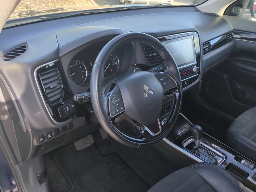Thumbnail: 2020 Mitsubishi Outlander - 2