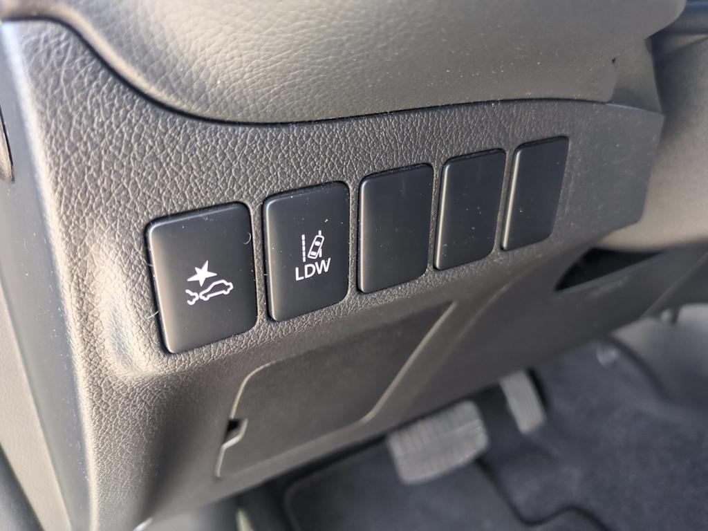Thumbnail: 2020 Mitsubishi Outlander - 35