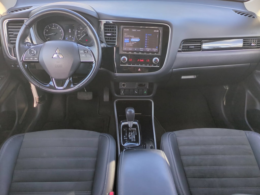 Thumbnail: 2020 Mitsubishi Outlander - 10