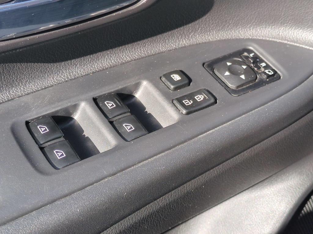 Thumbnail: 2020 Mitsubishi Outlander - 31