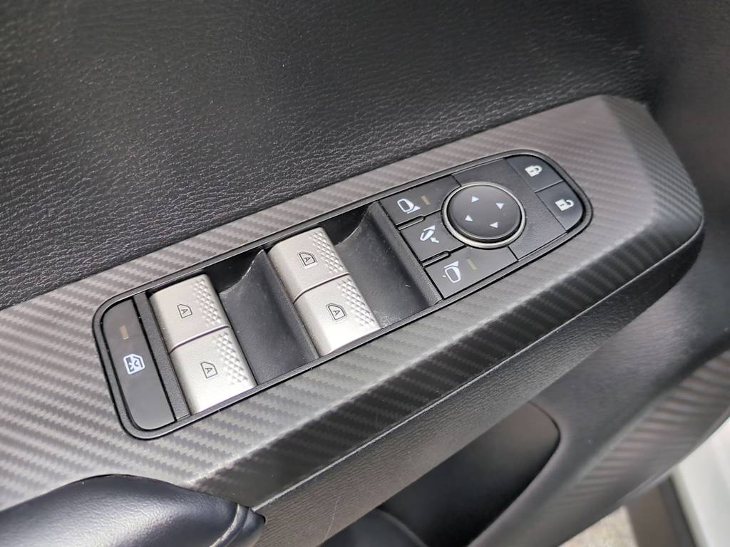 Thumbnail: 2023 Mitsubishi Outlander - 31