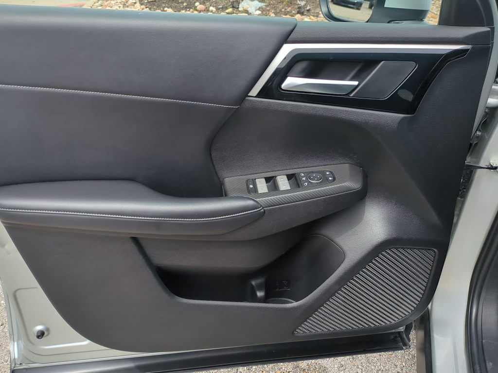 Thumbnail: 2023 Mitsubishi Outlander - 30