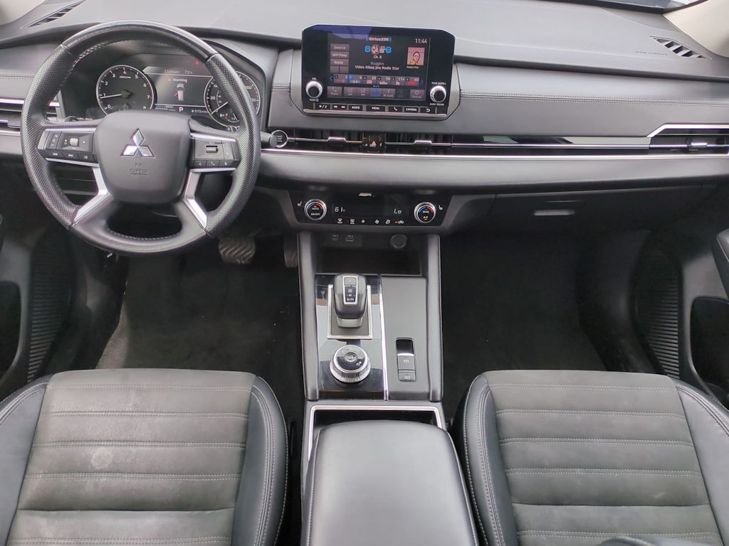 Thumbnail: 2023 Mitsubishi Outlander - 10