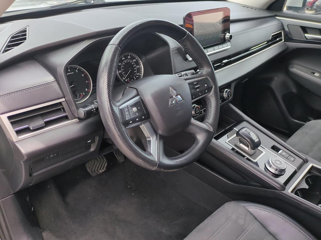 Thumbnail: 2023 Mitsubishi Outlander - 2