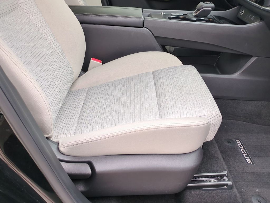 Thumbnail: 2023 Nissan Rogue - 32