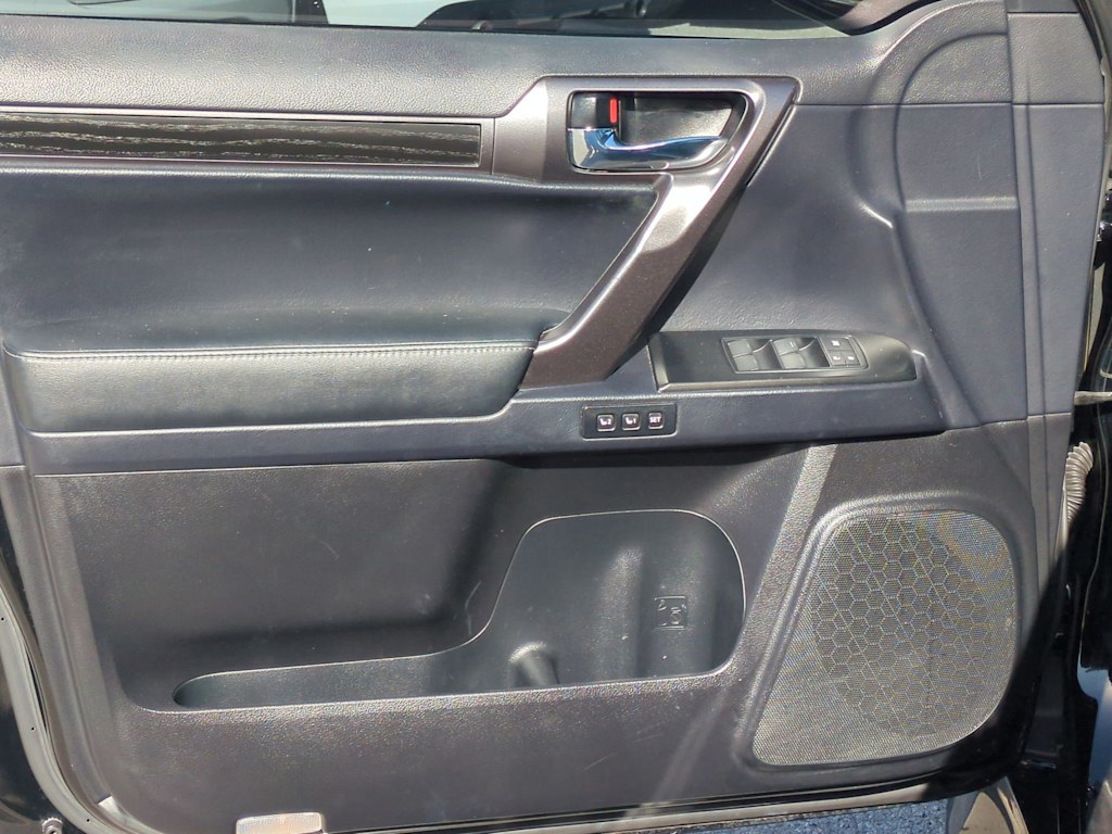 Thumbnail: 2022 Lexus GX - 32