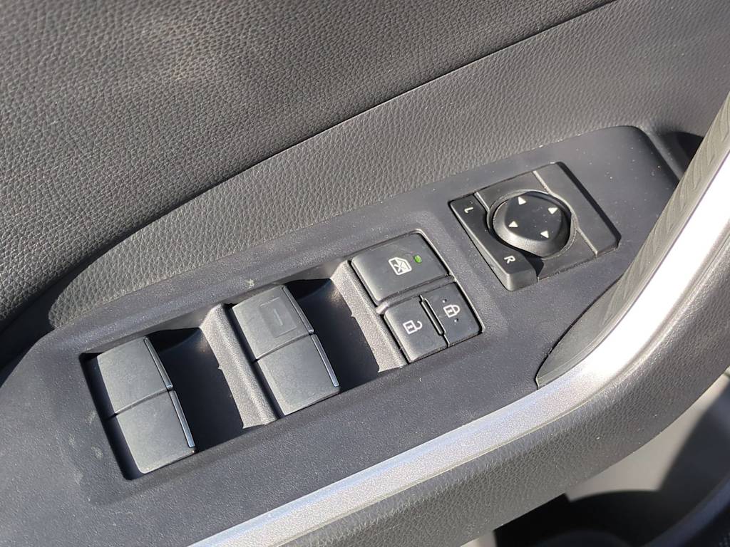 Thumbnail: 2020 Toyota RAV4 - 32