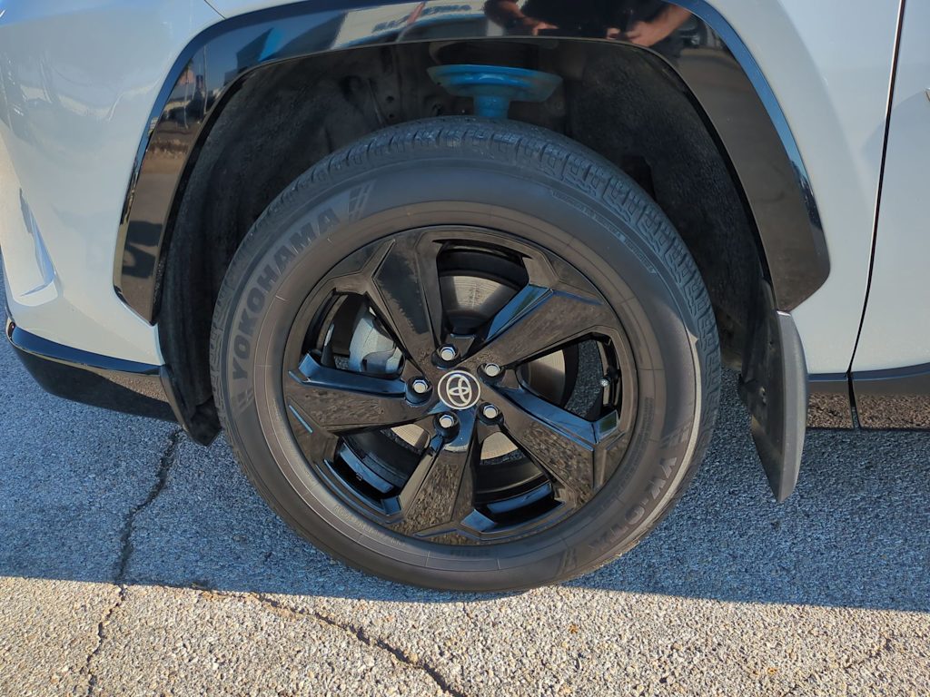 Thumbnail: 2020 Toyota RAV4 - 8