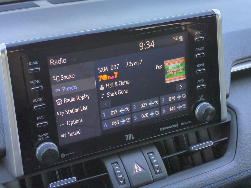 Thumbnail: 2020 Toyota RAV4 - 15