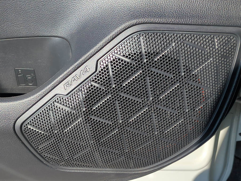 Thumbnail: 2020 Toyota RAV4 - 33