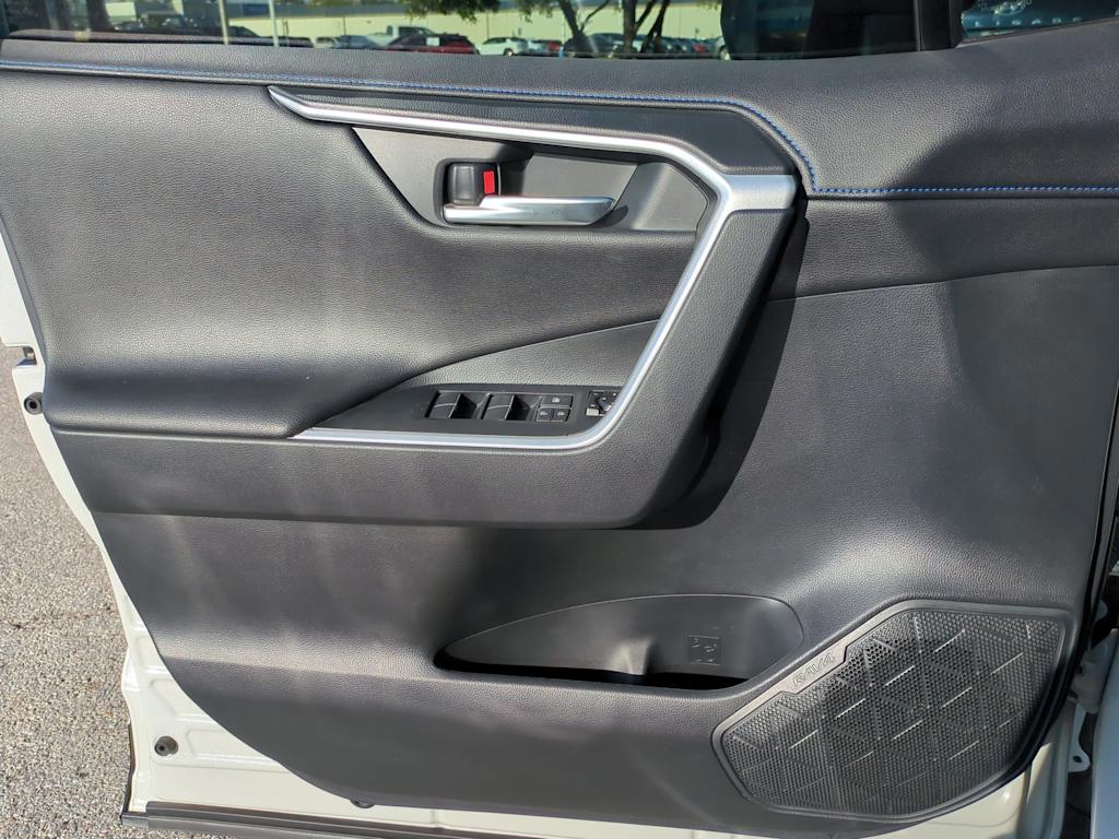 Thumbnail: 2020 Toyota RAV4 - 31