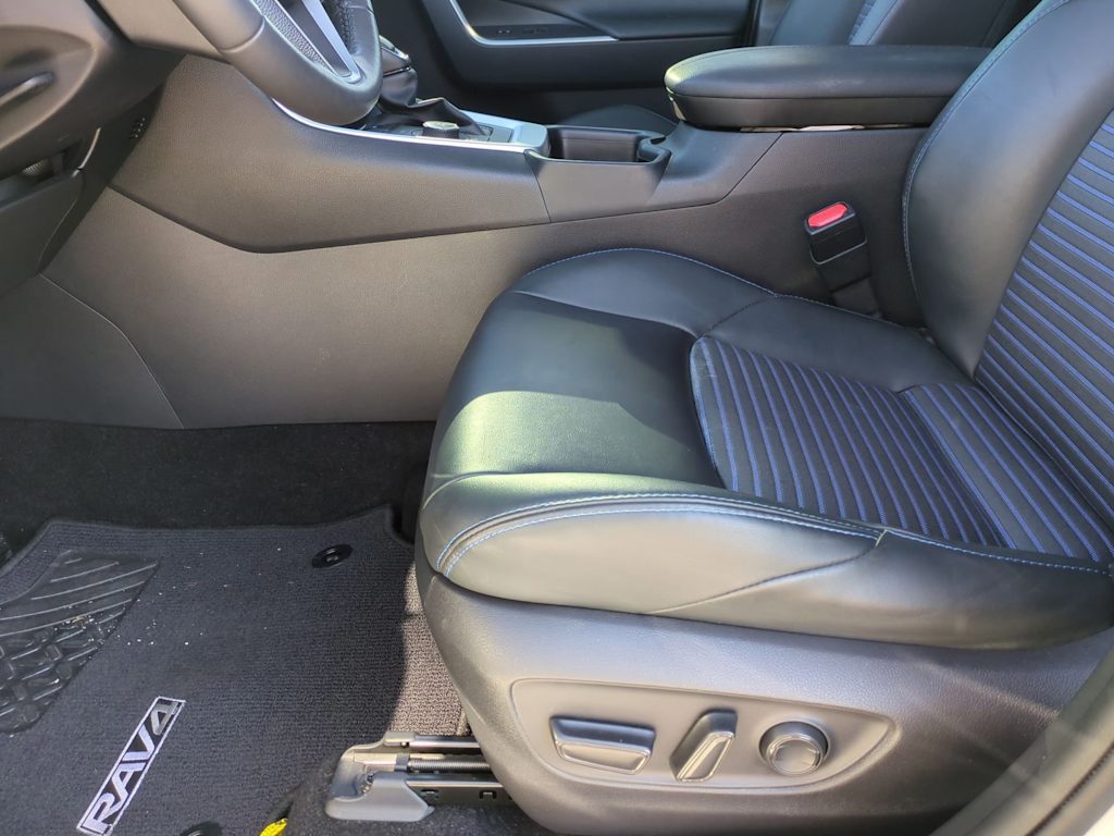 Thumbnail: 2020 Toyota RAV4 - 29