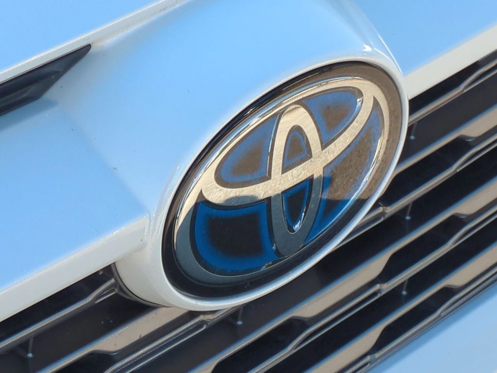 Thumbnail: 2020 Toyota RAV4 - 7